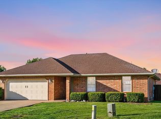 1203 E Chesapeake Dr, Ozark, MO 65721