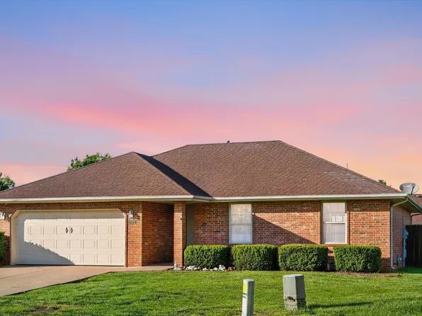 1203 E Chesapeake Drive, Ozark, MO 65721