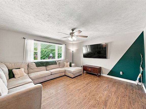 5th image of 312 Maple Dr
