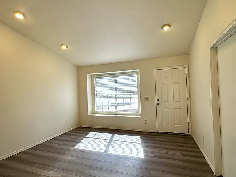 131 S Sean Dr — Photo 3