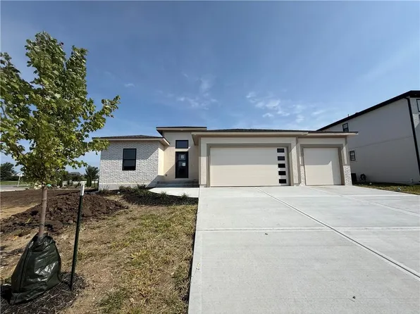 27604 E 128th Ct, Lake Lotawana, MO 64086