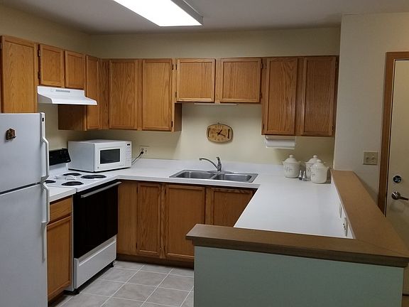 4th image of 605 Barrington Ave #3