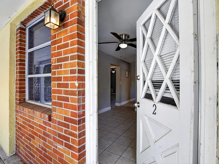 3301 W Woodlawn Ave #2 — Photo 3