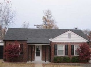 7091 Foxcroft Dr, Saint Louis, MO 63123