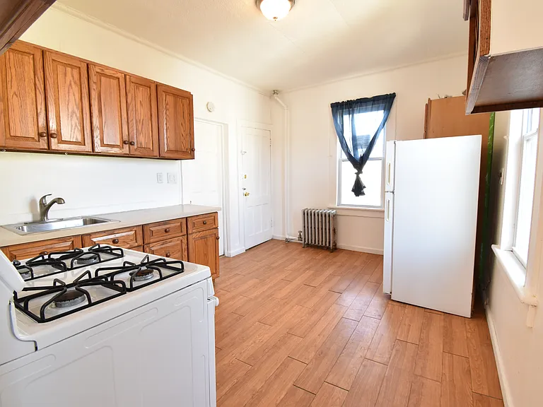 94 Grant St #2 — Photo 6