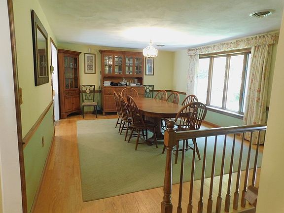5th image of 621 Marshall St