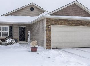 1304 SW Stanfield Rd, Lees Summit, MO 64083