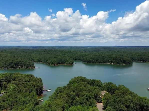 344 Shore Crest Dr, Martin, GA 30557
