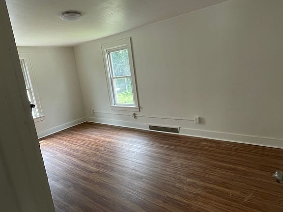 4th image of 410 Massachusetts Ave #2
