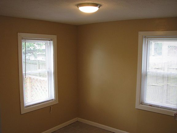5th image of 1836 Brent St