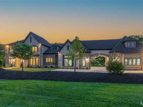 35 Grand Meridien Ct, Chesterfield, MO 63005