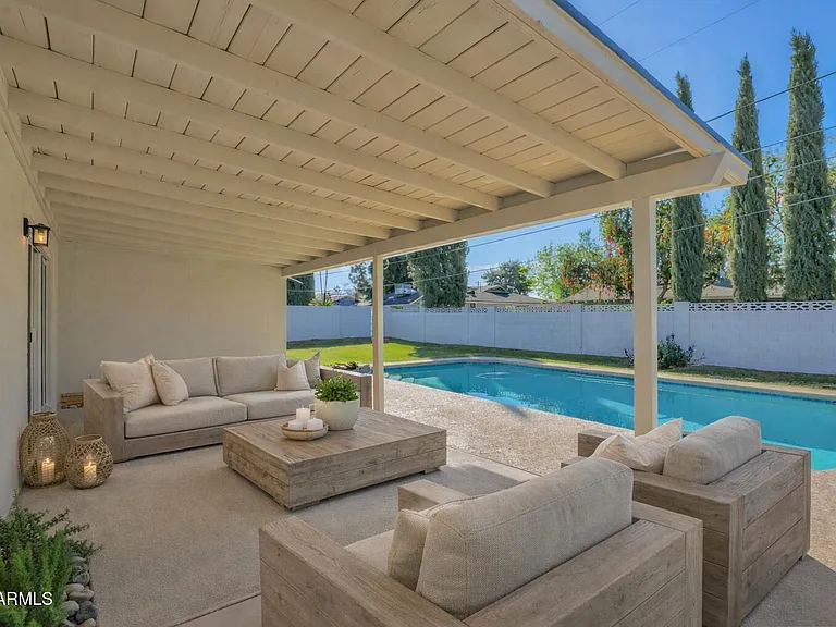 501 W Seldon Ln — Photo 38
