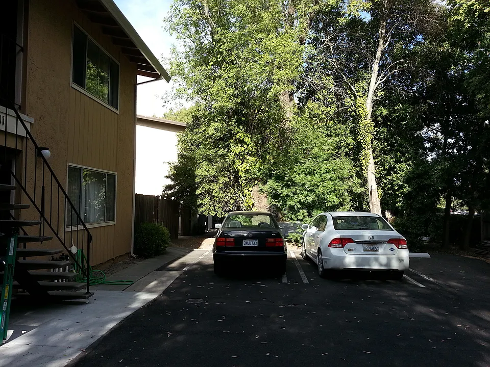 1411 Drake Dr #1