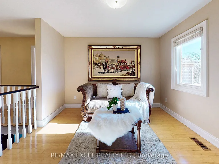 43 Piccadilly Rd — Photo 28