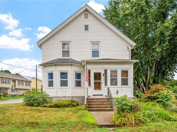 56 E Earle St, Cumberland, RI 02864