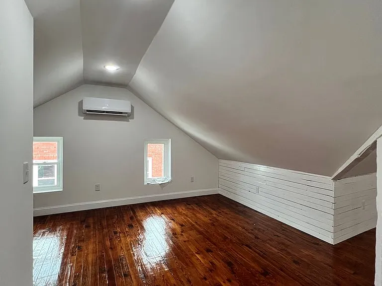 25 N Poplar St — Photo 21
