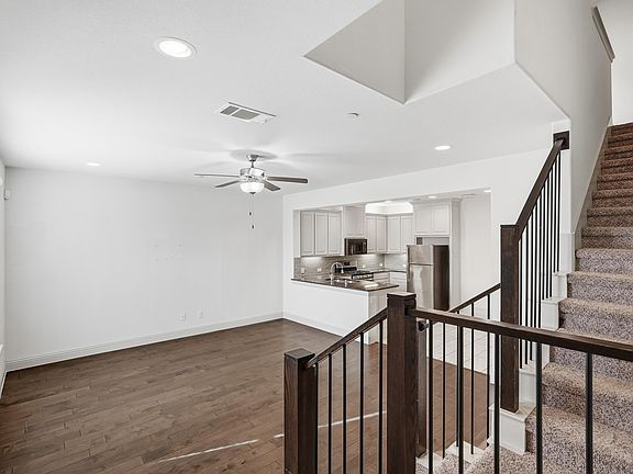 3rd image of 2404 Jameson Ln