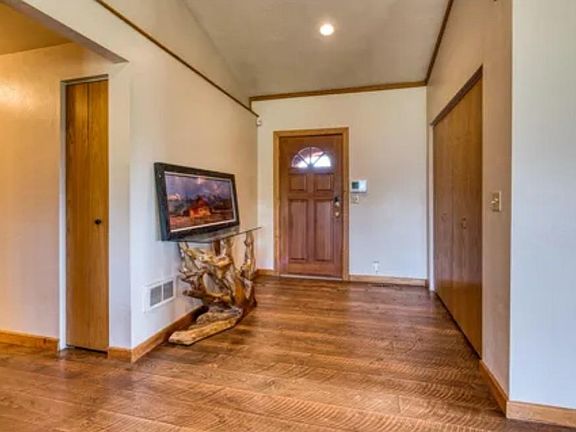 5th image of 965 Ponderosa Dr