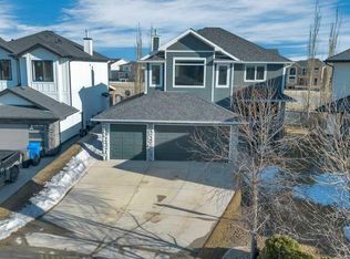 392 N Rainbow Falls Way, Chestermere, AB T1X1S6