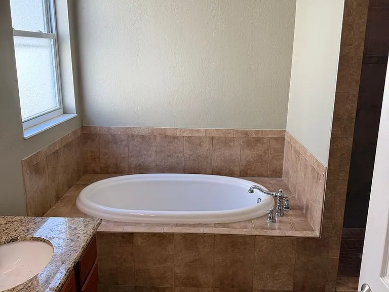 1808 E. Columbus Drive — Photo 23