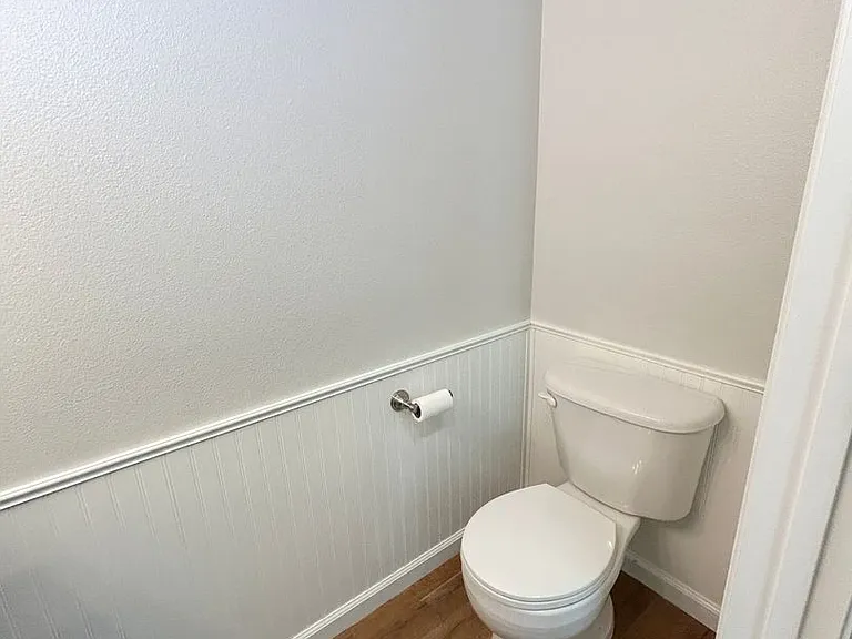 562 N Paddington Pl — Photo 18