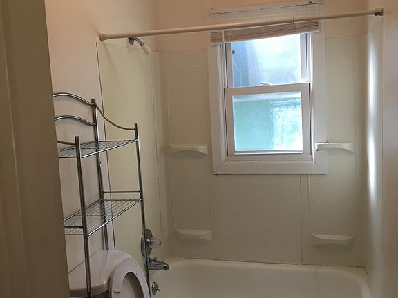 3rd image of 256 Flora Dr