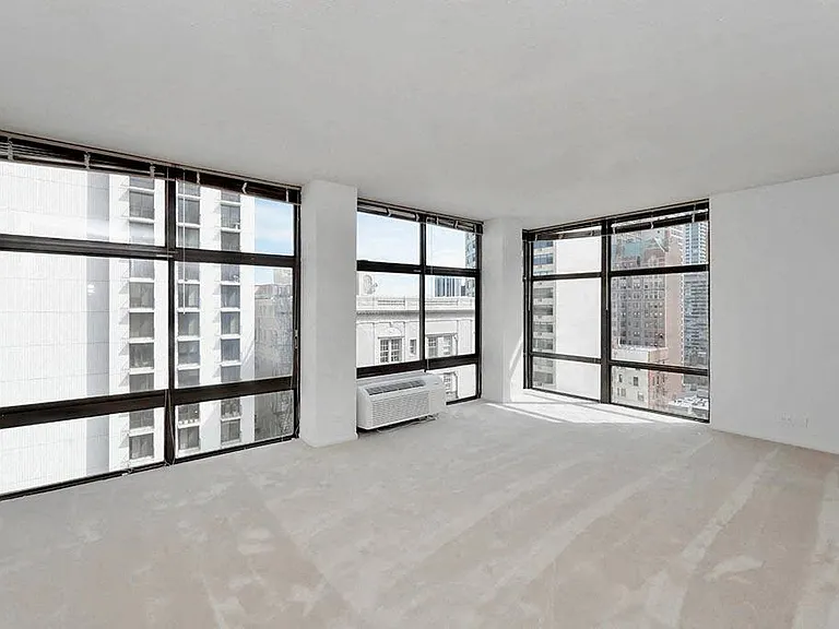 65 East Scott — Photo 35