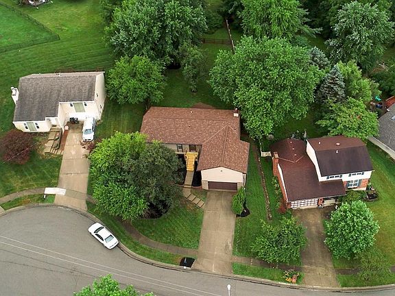3rd image of 12 Pinehurst Ct