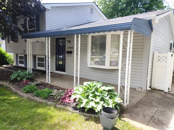 15742 Woodmont St, Romulus, MI 48174