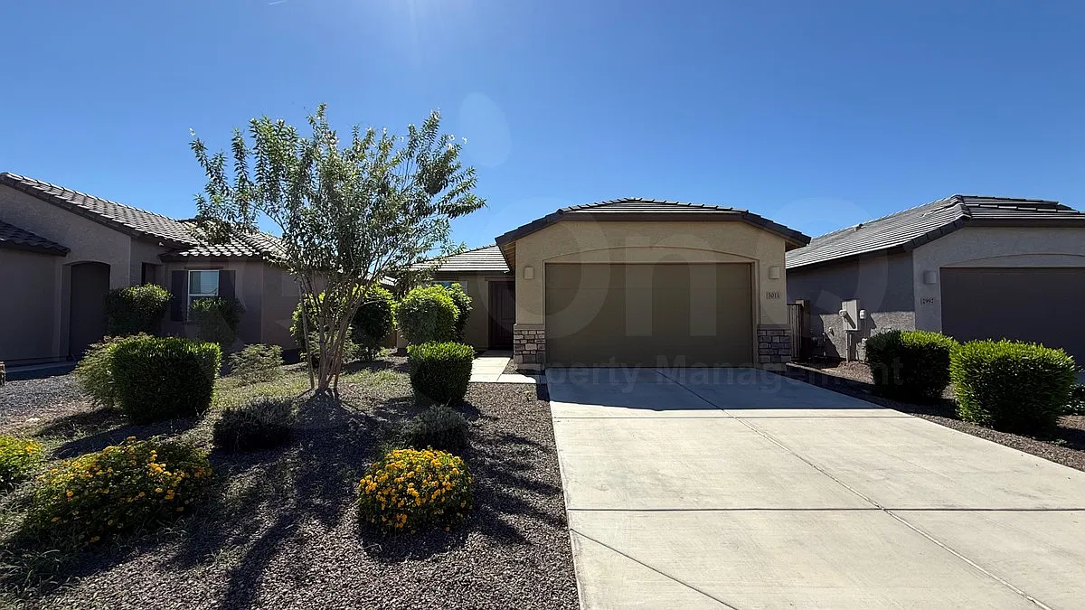 3 bed, 2.0 bath, 1402 sqft, $1,950 — Photo 1