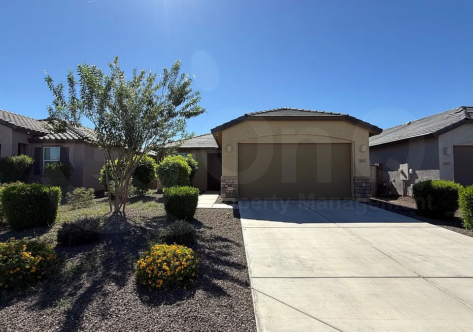3011 E Tie Down Dr