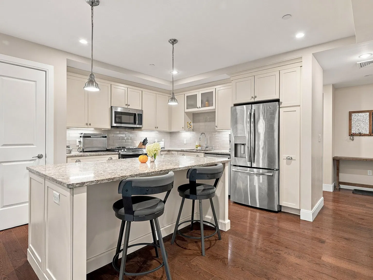 2 bed, 1646 sqft, $3,600 — Photo 3