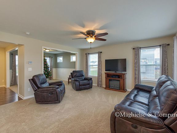 3rd image of 9935 Myers View Dr NE