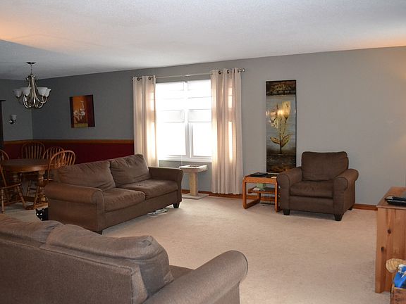 3rd image of 21 Taggert Dr