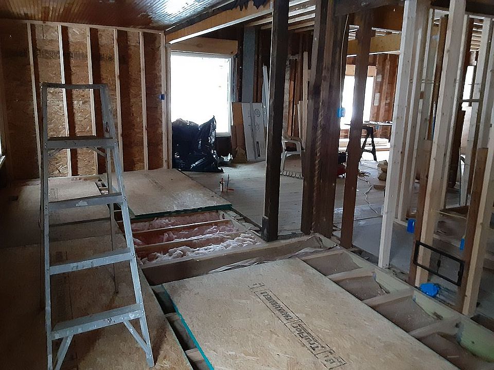 2nd image of 210 E Main St