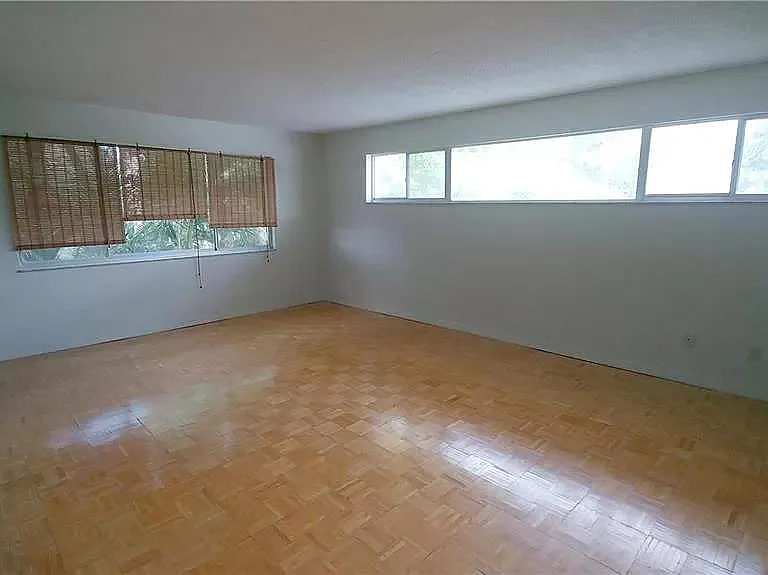 Main Bedroom. This room also has walk in Wardrobe, large close and bathroom.