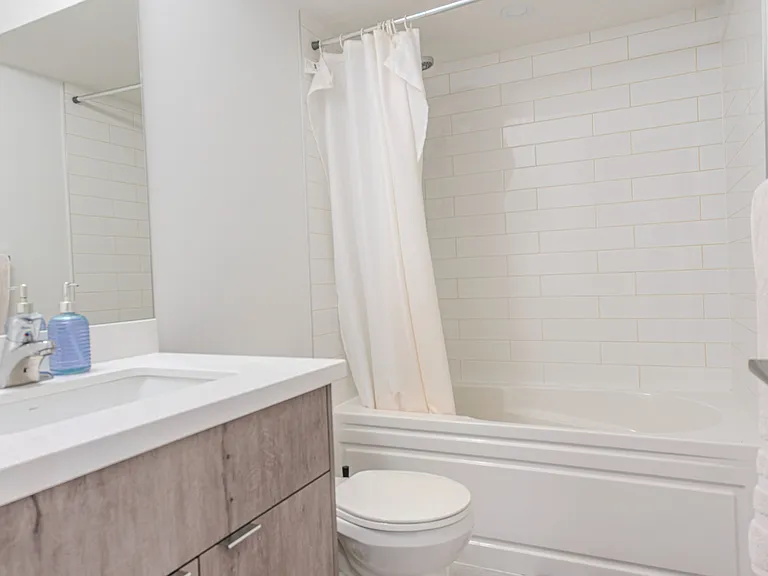 79 A Laburnham Ave #BASEMENT — Photo 23