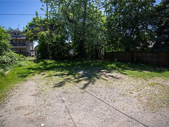 5th image of 8208 Vineyard Ave