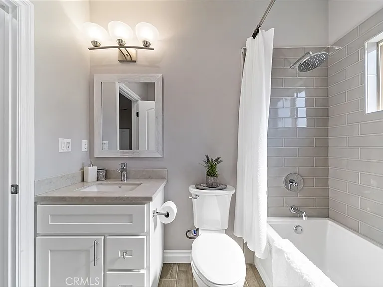 14102 Edwards — Photo 27