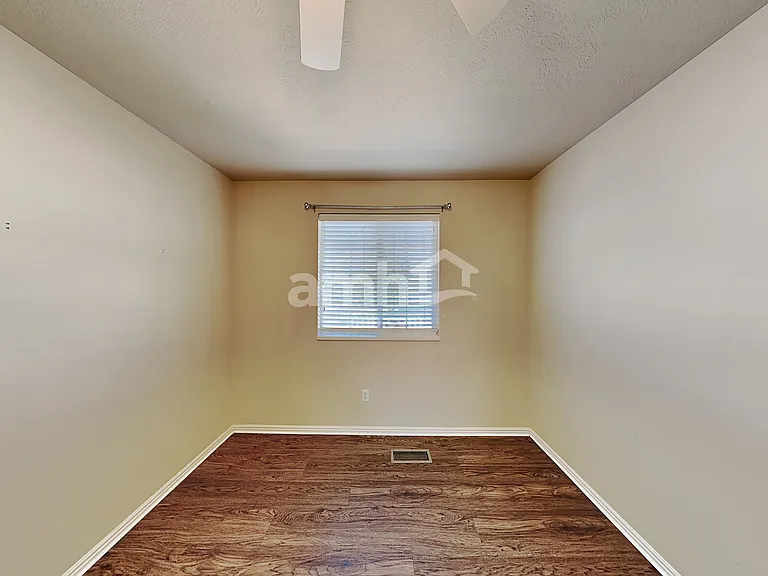 816 N Crimson Ln — Photo 17