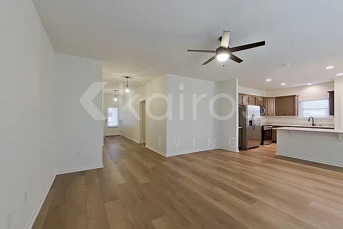 4 bed, 2.0 bath, 1826 sqft, $2,075 — Photo 3