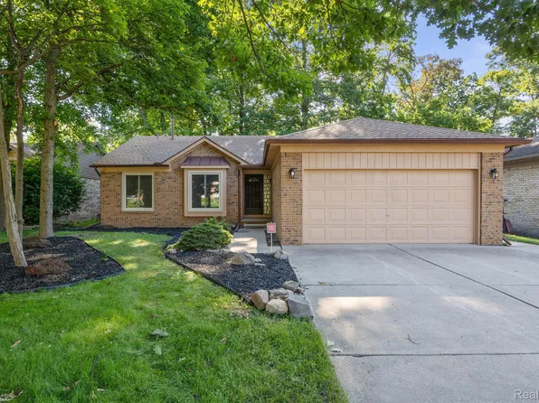 27526 David Givens St, Warren, MI 48092