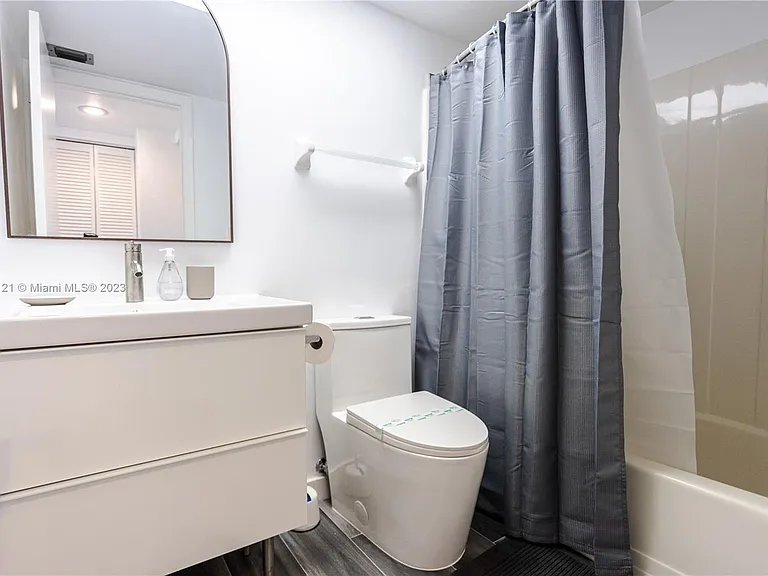 500 N Francisco St #234 — Photo 6