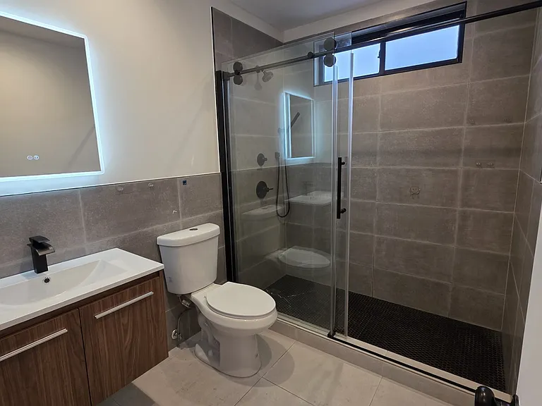 445 E 46th St #1 — Photo 7