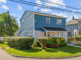 84 E 9th St, Huntington Station, NY 11746