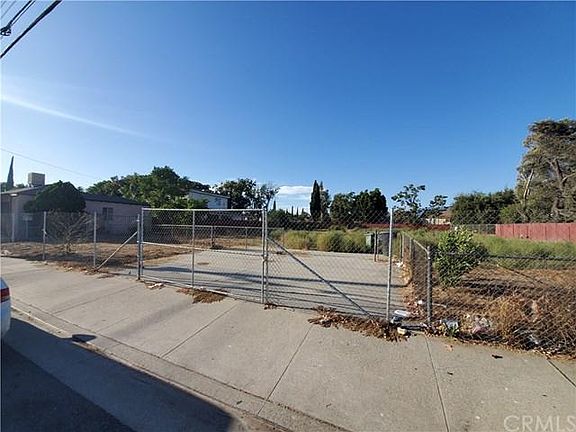 3rd image of 1061 E Phillips Blvd