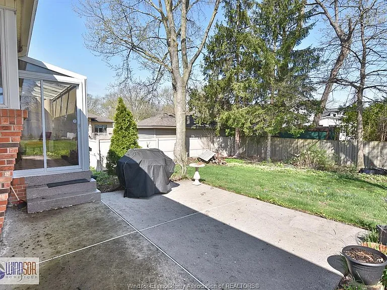 600 Cousineau Rd #LOWER — Photo 13