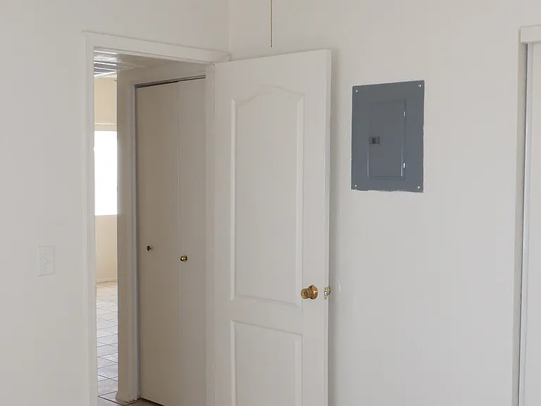 504 E Montebello Ave #3 — Photo 8