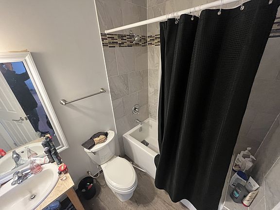 5th image of 720 Princess St #205