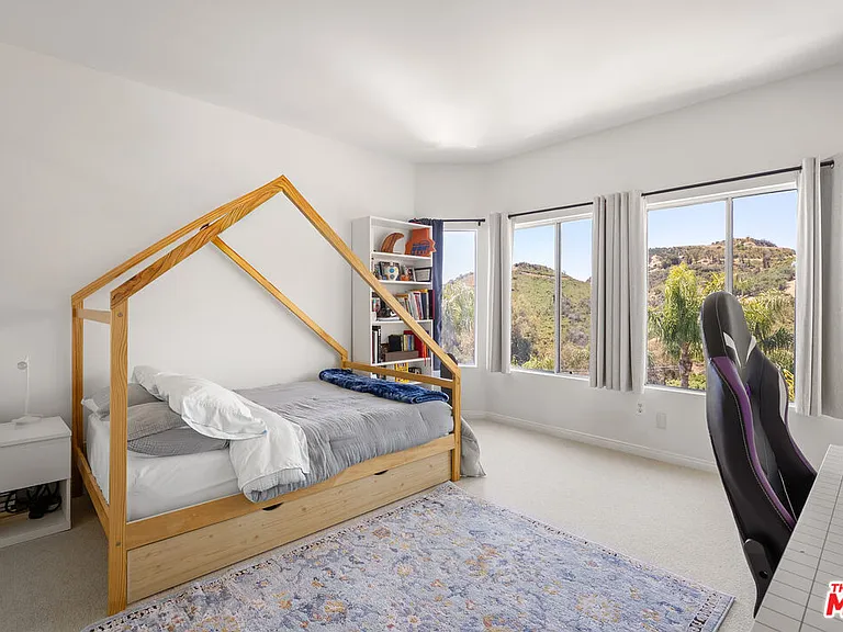21630 Saddle Peak Rd — Photo 17